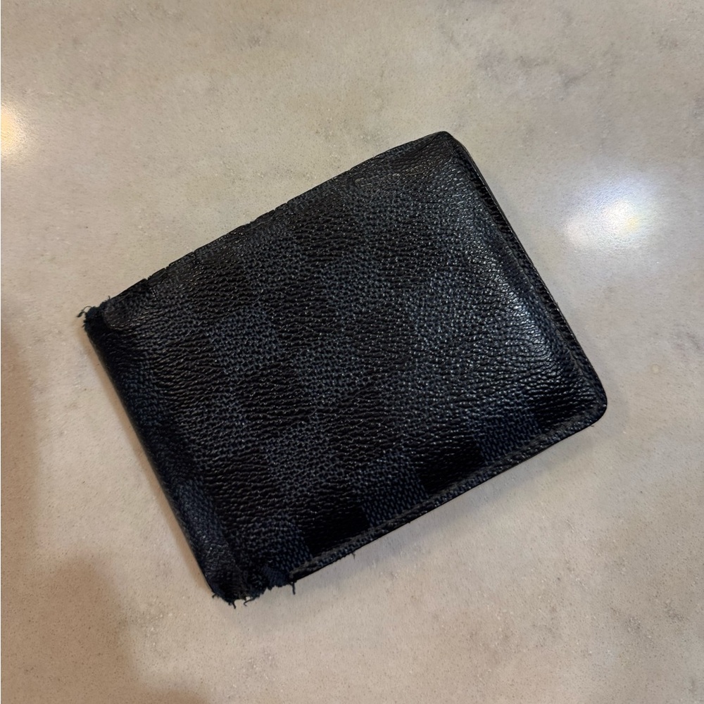 Louis Vuitton Men’s Slender Wallet
